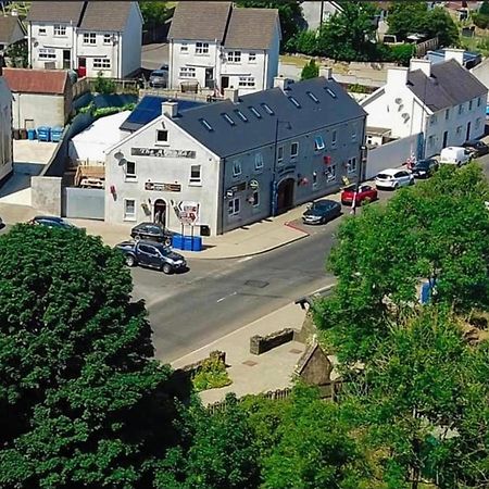 The Armada Inn Armoy Buitenkant foto