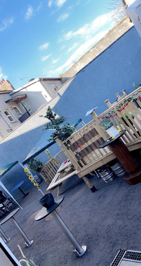 The Armada Inn Armoy Buitenkant foto